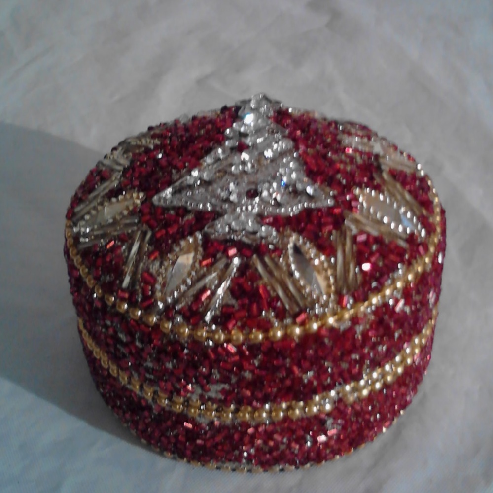 NWOT 2 Embellished Round Christmas Trinket Boxes - Picture 3 of 8